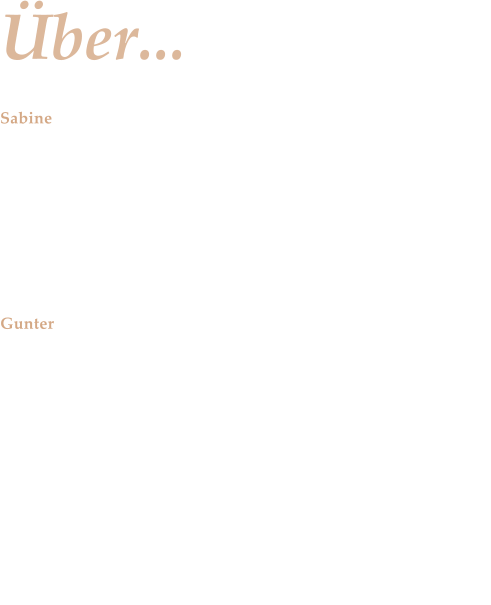 ber... Sabine  Sabine liebt fetzige Musik, deutsche Schlager und mag Lieder von Andrea Berg, Helene Fischer oder auch Middle of the Road.  Als Kind lernte sie auf dem Akkordeon, doch bald merkte sie: Ihr Interesse galt dem Gesang. Ihre Vorbilder: Celine Dion, Liz Mitchel und Sally Carr.    Gunter Alles was Tasten hat ist sein Metier. Gunter begleitet Sabine auf dem Keyboard, beim Gesang oder auch im privaten. Seine Idole sind Smokey, Elvis Presley und Johnny Cash. Schon mit 5 spielte er Flte. In der ersten und zweiten Klasse dann Melodica und spter Akkordeon. Aber sein Traum war die elektronische Orgel. Das Spielen lernte er mehrere Jahre in einer Musikschule bevor er auf die Kirchenorgel umsattelte.  Im Alter von 15 grndete er seine erste Band - eine Tanzband. In mehreren Etappen - Flamingos, Rainbow, Lucky Five, Flashlights stie er 1985 zur lokalen Gre Funfair Express, der er bis 1992 angehrte.  Ab da ging es im Trio 3Klang weiter. Seit 1999 tritt er mit Sabine im Duo 2Klang auf.